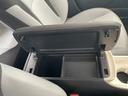 アームレスト収納ボックスも完備！！