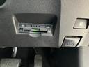 プリウス Ｓ　ＥＴＣ　バックカメラ　ナビ　ＴＶ　アルミホイール　オートライト　ＬＥＤヘッドランプ　スマートキー　電動格納ミラー　ＣＶＴ　盗難防止システム　衝突安全ボディ　ＡＢＳ　ＥＳＣ　ＣＤ（8枚目）