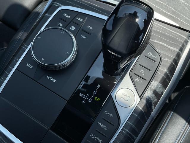 ３シリーズ ３３０ｅ　Ｍスポーツ　エディションジョイ＋　ＡＣＣ　ＬＥＤヘッドライト　バックカメラ　ワイヤレスチャージ　ＢＳＭ　レーンアシスト　パドルシフト　純正１９ＡＷ　ハーフレザー　パワーシート　シートヒーター　ドラレコ　パークアシスト　ＥＴＣ（19枚目）