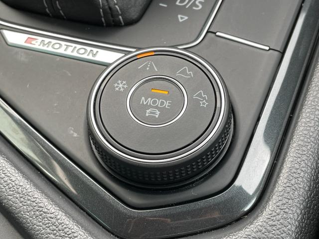 ティグアン ＴＤＩ　４モーション　Ｒライン　純正ナビ　フルセグＴＶ　ＣＤ／ＤＶＤ再生　Ｂｌｕｅｔｏｏｔｈ接続　レザーシート　前席シートヒーター　Ｄ席電動パワーシート　アダプティブクルーズコントロール　ブラインドスポットモニター　レーンキープ（18枚目）
