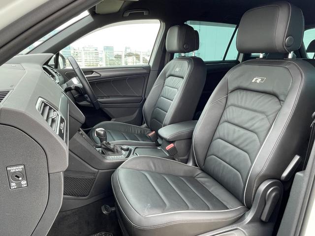 ティグアン ＴＤＩ　４モーション　Ｒライン　純正ナビ　フルセグＴＶ　ＣＤ／ＤＶＤ再生　Ｂｌｕｅｔｏｏｔｈ接続　レザーシート　前席シートヒーター　Ｄ席電動パワーシート　アダプティブクルーズコントロール　ブラインドスポットモニター　レーンキープ（42枚目）