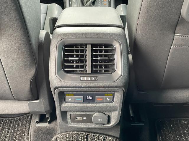 ティグアン ＴＤＩ　４モーション　Ｒライン　純正ナビ　フルセグＴＶ　ＣＤ／ＤＶＤ再生　Ｂｌｕｅｔｏｏｔｈ接続　レザーシート　前席シートヒーター　Ｄ席電動パワーシート　アダプティブクルーズコントロール　ブラインドスポットモニター　レーンキープ（48枚目）