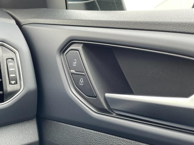 Ｔ－クロス ＴＳＩ　１ｓｔプラス　純正ナビ　フルセグＴＶ　ＣＤ／ＤＶＤ　Ｂｌｕｅｔｏｏｔｈ接続　バックモニター　ＡｐｐｌｅＣａｒＰｌａｙ　ＡｎｄｒｏｉｄＡｕｔｏ　バックモニター　アダプティブクルーズコントロール　ＢＳＭ　レーンキープ（24枚目）