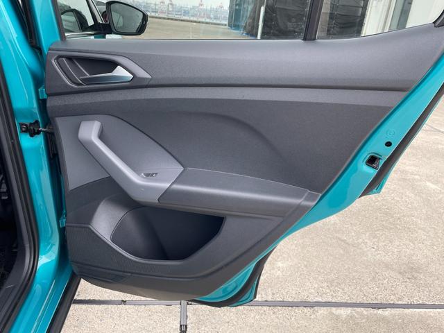Ｔ－クロス ＴＳＩ　１ｓｔプラス　純正ナビ　フルセグＴＶ　ＣＤ／ＤＶＤ　Ｂｌｕｅｔｏｏｔｈ接続　バックモニター　ＡｐｐｌｅＣａｒＰｌａｙ　ＡｎｄｒｏｉｄＡｕｔｏ　バックモニター　アダプティブクルーズコントロール　ＢＳＭ　レーンキープ（34枚目）