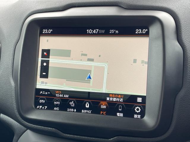ジープ・レネゲード リミテッド　純正ナビ　フルセグＴＶ　Ｂｌｕｅｔｏｏｔｈ接続　バックモニター　レザーシート　シートヒーター　ステアリングヒーター　アダプティブクルーズコントロール　ブラインドスポットモニター　レーンキープアシスト（4枚目）