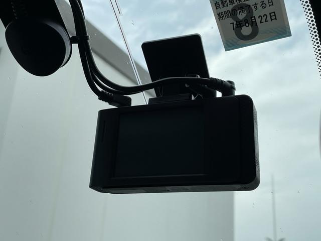 ジープ・レネゲード リミテッド　純正ナビ　フルセグＴＶ　Ｂｌｕｅｔｏｏｔｈ接続　バックモニター　レザーシート　シートヒーター　ステアリングヒーター　アダプティブクルーズコントロール　ブラインドスポットモニター　レーンキープアシスト（11枚目）