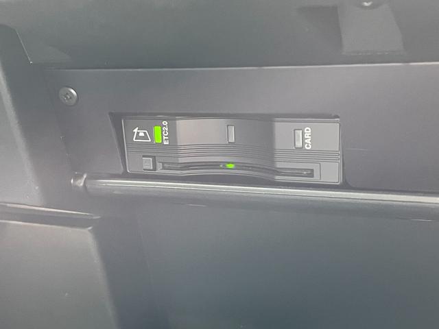 ジープ・レネゲード リミテッド　純正ナビ　フルセグＴＶ　Ｂｌｕｅｔｏｏｔｈ接続　バックモニター　レザーシート　シートヒーター　ステアリングヒーター　アダプティブクルーズコントロール　ブラインドスポットモニター　レーンキープアシスト（13枚目）
