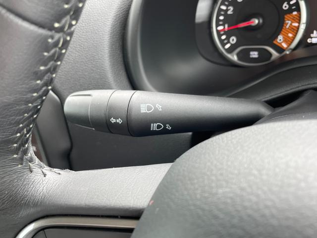 ジープ・レネゲード リミテッド　純正ナビ　フルセグＴＶ　Ｂｌｕｅｔｏｏｔｈ接続　バックモニター　レザーシート　シートヒーター　ステアリングヒーター　アダプティブクルーズコントロール　ブラインドスポットモニター　レーンキープアシスト（16枚目）