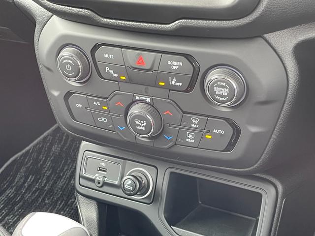 ジープ・レネゲード リミテッド　純正ナビ　フルセグＴＶ　Ｂｌｕｅｔｏｏｔｈ接続　バックモニター　レザーシート　シートヒーター　ステアリングヒーター　アダプティブクルーズコントロール　ブラインドスポットモニター　レーンキープアシスト（20枚目）