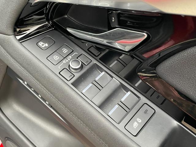 レンジローバーイヴォーク Ｒ－ダイナミック　Ｓ　４ＷＤ　ディーゼル車　純正ナビ　３６０°カメラ　Ａｐｐｌｅ　Ｃａｒ　Ｐｌａｙ　ブラックレザーシート　シートヒーター　ＡＣＣ　ＢＳＭ　レーンキープ　パワーバック　ドアドライブレコーダー　ＥＴＣ（43枚目）
