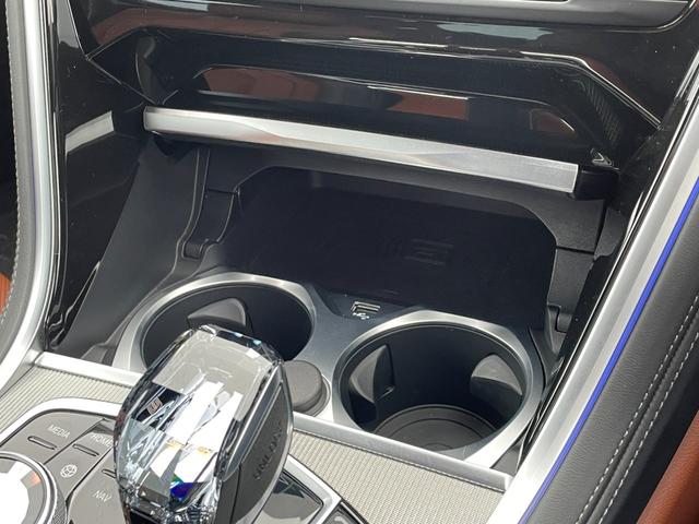 8シリーズ 840d xDrive グランクーペ パノラマルーフ/純正ナビ/DTV/360°カメラ/harman Kardon/茶革シート/Apple Car Play/ETC/HUD/前後ドラレコ/シートヒーター/シートベンチレーション(20枚目)