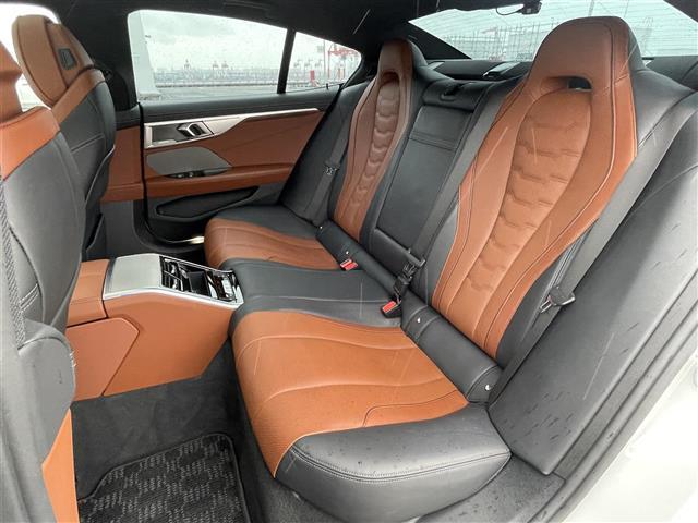 8シリーズ 840d xDrive グランクーペ パノラマルーフ/純正ナビ/DTV/360°カメラ/harman Kardon/茶革シート/Apple Car Play/ETC/HUD/前後ドラレコ/シートヒーター/シートベンチレーション(26枚目)