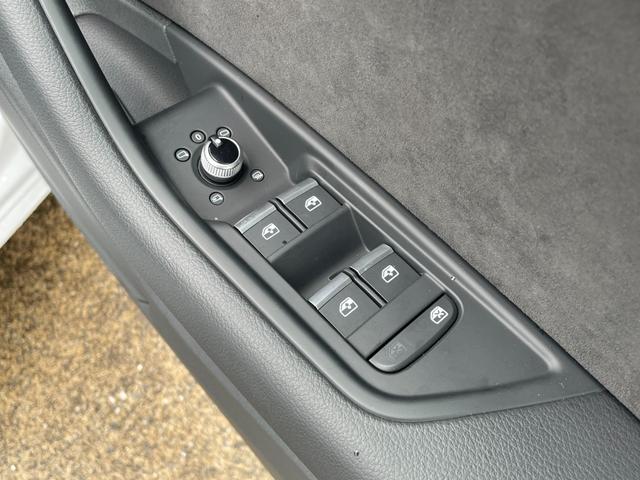 A4アバント 35TDI Sライン MMIナビ/DTV/360°カメラ/マトリクスLED/ハーフレザーシート/シートヒーター/ACC/BSM/レーンアシスト/バーチャルコックピット/ETC/前後ドラレコ/パワーバックドア/CarPlay(36枚目)