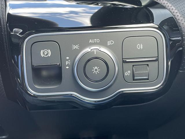 Ａクラス Ａ１８０　エディション１　純正ナビ　３６０°カメラ　ハーフレザーシート　シートヒーター　パワーシート　ヘッドアップディスプレイ　ＥＴＣ２．０　パドルシフト　ワイヤレス充電　前後ドライブレコーダー　レーダーセーフティパッケージ（20枚目）