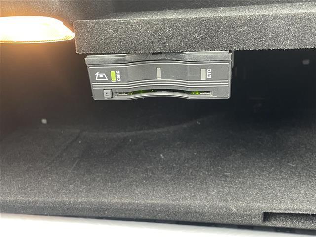 Ｃクラスステーションワゴン Ｃ２２０ｄ　ステーションワゴンローレウスエディション　パノラマサンルーフ　純正ナビ　バックカメラ　黒レザーシート　シートヒーター　ＥＴＣ　アダプティブクルーズコントロール　ブラインドスポットモニター　レーンキープアシスト　パドルシフト　スマートキー（8枚目）