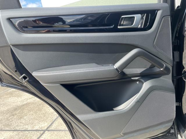 カイエンクーペ カイエンS クーペ スポーツクロノPKG パノラマサンルーフ 純正ナビ 360°カメラ 黒革シート シートヒーター/ベンチレーション ブラインドスポットモニター レーンキープ アダプティブエアサスペンション ETC2.0(59枚目)