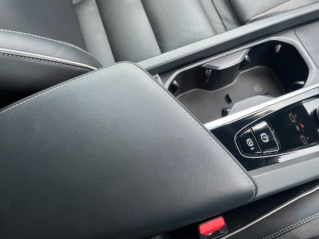 XC60 B6 AWD Rデザイン ワンオーナー エアサス車 TRデザイン専用ハーフレザー 全席シートヒーター 純正Googleナビ ヘッドアップディスプレイ パワーテールゲート Harman/Kardonサウンド ACC BSM(28枚目)