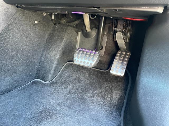 Aクラス A35 4マチック 1オーナー/パノラマルーフ/j純正ナビ/TV/360°カメラ/レザーシート/HUD/アドバンスドPKG/純正OPドラレコ/アンビエントライト/シートヒーター/パワーシート/4WD/パドルシフト/ETC(39枚目)