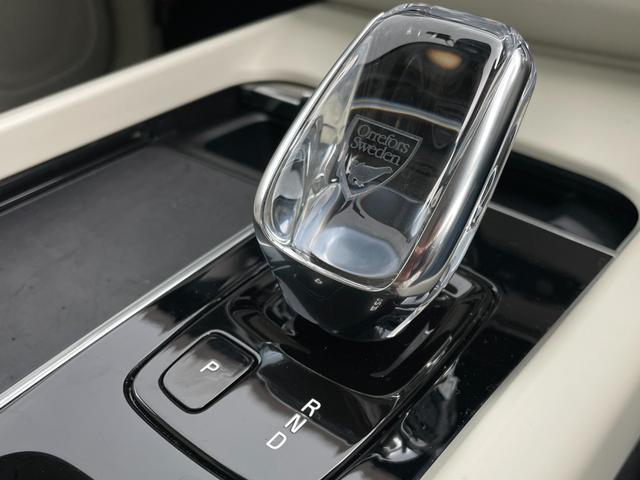 XC60 B5 AWD インスクリプション 純正ナビ/TV/360°カメラ/レザーシート/シートヒーター/パワーバックドア/ハーマンカードンサウンド/HUD/アップルカープレイ/ワイヤレス充電/前後ドラレコ/ACC/BSM/レーンキープ/ETC(23枚目)
