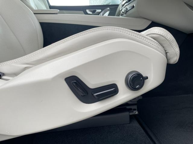 XC60 B5 AWD インスクリプション 純正ナビ/TV/360°カメラ/レザーシート/シートヒーター/パワーバックドア/ハーマンカードンサウンド/HUD/アップルカープレイ/ワイヤレス充電/前後ドラレコ/ACC/BSM/レーンキープ/ETC(33枚目)