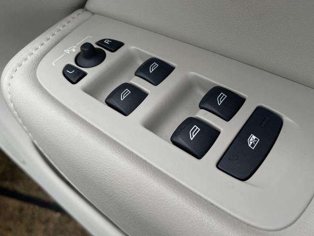 XC60 B5 AWD インスクリプション 純正ナビ/TV/360°カメラ/レザーシート/シートヒーター/パワーバックドア/ハーマンカードンサウンド/HUD/アップルカープレイ/ワイヤレス充電/前後ドラレコ/ACC/BSM/レーンキープ/ETC(37枚目)