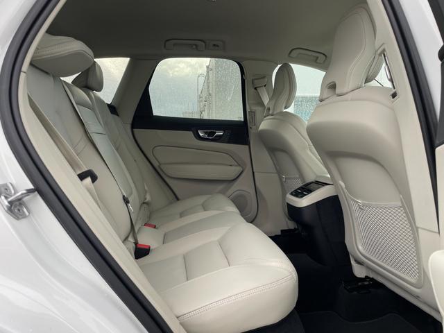 XC60 B5 AWD インスクリプション 純正ナビ/TV/360°カメラ/レザーシート/シートヒーター/パワーバックドア/ハーマンカードンサウンド/HUD/アップルカープレイ/ワイヤレス充電/前後ドラレコ/ACC/BSM/レーンキープ/ETC(39枚目)
