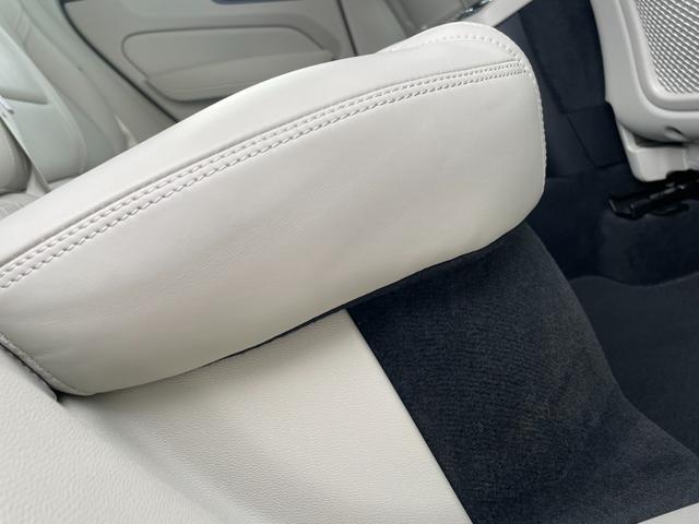 XC60 B5 AWD インスクリプション 純正ナビ/TV/360°カメラ/レザーシート/シートヒーター/パワーバックドア/ハーマンカードンサウンド/HUD/アップルカープレイ/ワイヤレス充電/前後ドラレコ/ACC/BSM/レーンキープ/ETC(42枚目)