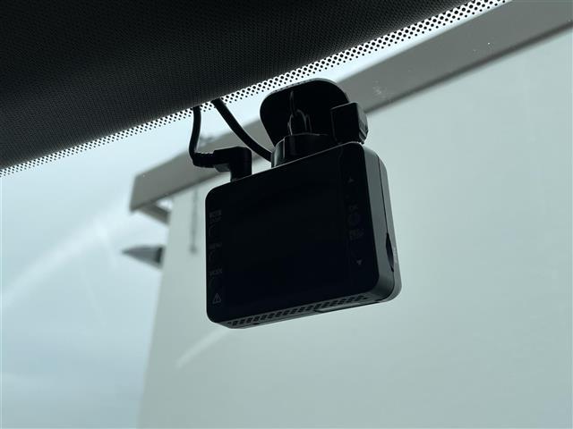 ジープ・コマンダー リミテッド 純正ナビ 360°カメラ レザーシート シートヒーター 前後ドライブレコーダー ETC アダプティブクルーズコントロール パワーバックドア コーナーセンサー HIDヘッドライト 純正フロアマット(5枚目)