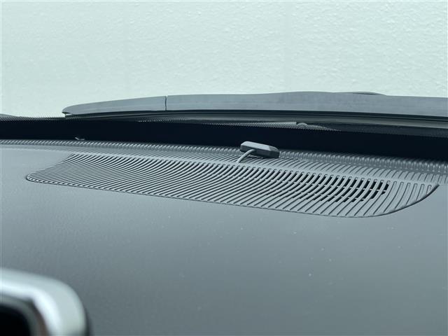 ジープ・コマンダー リミテッド 純正ナビ 360°カメラ レザーシート シートヒーター 前後ドライブレコーダー ETC アダプティブクルーズコントロール パワーバックドア コーナーセンサー HIDヘッドライト 純正フロアマット(7枚目)