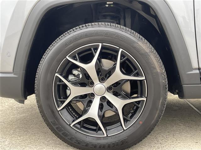 ジープ・コマンダー リミテッド 純正ナビ 360°カメラ レザーシート シートヒーター 前後ドライブレコーダー ETC アダプティブクルーズコントロール パワーバックドア コーナーセンサー HIDヘッドライト 純正フロアマット(40枚目)