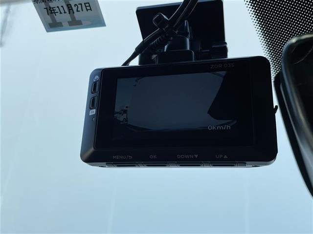 キャプチャー ブラックスタイル 純正ディスプレイオーディオ 全方位カメラ ハーフレザーシート シートヒーター 前後ドライブレコーダー ETC コーナーセンサー アダプティブクルーズコントロール コンフォートアクセス 純正フロアマット(11枚目)