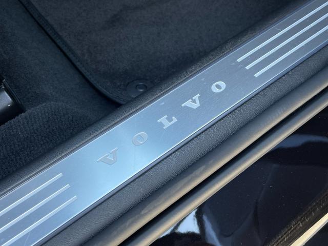 自社での査定に加え、第三者機関に委託し、車両の鑑定を行っております。