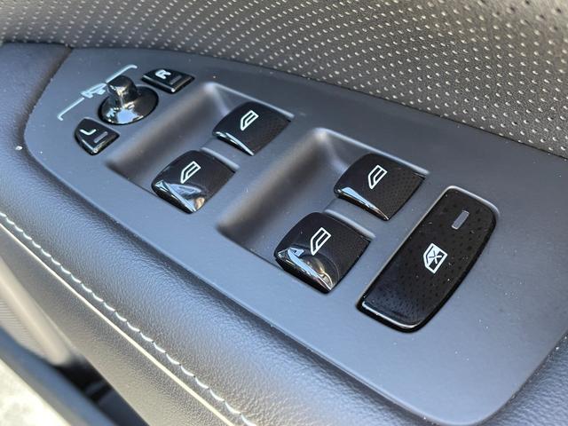 ご遠方の場合でも、下取り車両の金額を概算でお出しすることは可能でございます。車検証をお手元に、走行距離をご確認の上お問い合わせくださいませ。