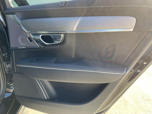 ＬＩＢＥＲＡＬＡの名前の由来はラテン語で「ｌｉｂｅｒａ：自由」と「ａｌａ：翼」を意味し、それらを組合せた造語です。自由な翼を得て思う存分人生を謳歌して欲しいという願いが込められています。