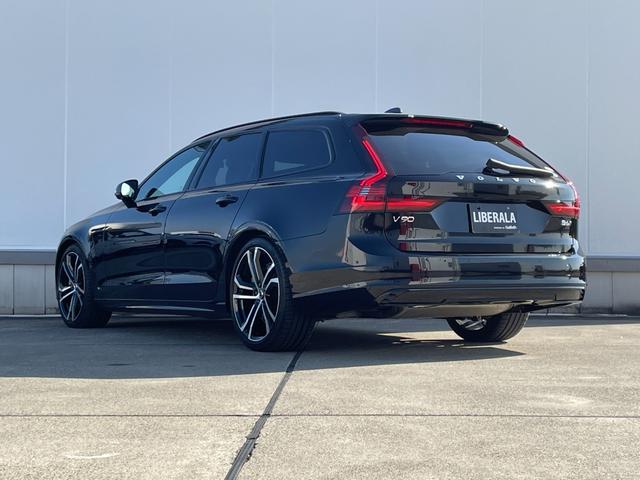 ＬＩＢＥＲＡＬＡは、輸入車選びの新たなスタイルを提案するインポート・セレクト・ブランドです。オーナー様となる方がクルマから直接感じる感性を第一にした、最良の一台との出会いをコーディネートいたします。