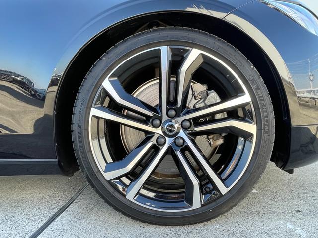 ＬＩＢＥＲＡＬＡは、輸入車選びの新たなスタイルを提案するインポート・セレクト・ブランドです。オーナー様となる方がクルマから直接感じる感性を第一にした、最良の一台との出会いをコーディネートいたします。