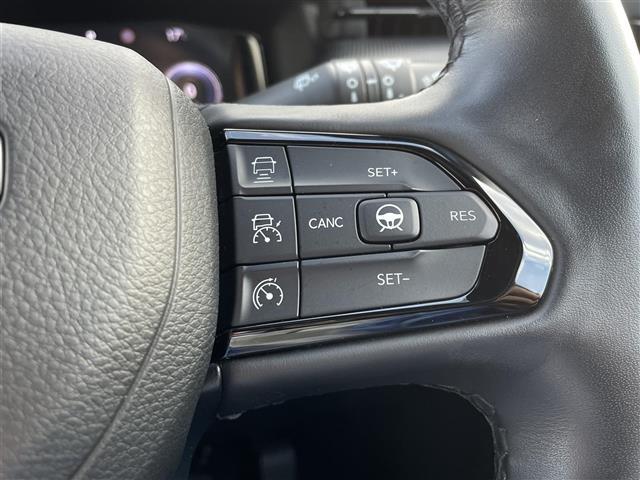 マットブラックにホワイトのＬＩＢＥＲＡＬＡのロゴの建物と看板が目印です。