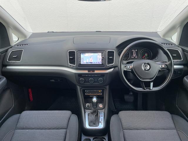 シャラン ＴＳＩ　コンフォートライン　ナビゲーションパッケージ　ハイキセノンパッケージ　純正ナビ　バックカメラ　純正１６インチアルミホイール　アダプティブクルーズコントロール　スマートキー　プッシュスタート　アイドリングストップ（2枚目）