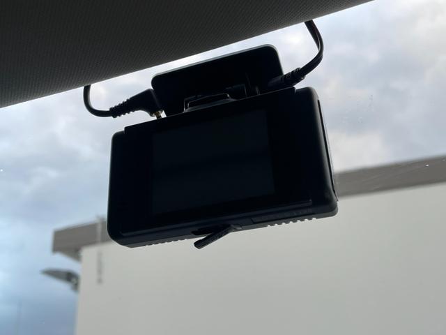 シャラン ＴＳＩ　コンフォートライン　ナビゲーションパッケージ　ハイキセノンパッケージ　純正ナビ　バックカメラ　純正１６インチアルミホイール　アダプティブクルーズコントロール　スマートキー　プッシュスタート　アイドリングストップ（9枚目）