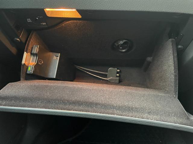 シャラン ＴＳＩ　コンフォートライン　ナビゲーションパッケージ　ハイキセノンパッケージ　純正ナビ　バックカメラ　純正１６インチアルミホイール　アダプティブクルーズコントロール　スマートキー　プッシュスタート　アイドリングストップ（27枚目）