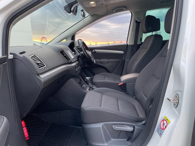 シャラン ＴＳＩ　コンフォートライン　ナビゲーションパッケージ　ハイキセノンパッケージ　純正ナビ　バックカメラ　純正１６インチアルミホイール　アダプティブクルーズコントロール　スマートキー　プッシュスタート　アイドリングストップ（42枚目）