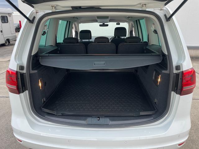 シャラン ＴＳＩ　コンフォートライン　ナビゲーションパッケージ　ハイキセノンパッケージ　純正ナビ　バックカメラ　純正１６インチアルミホイール　アダプティブクルーズコントロール　スマートキー　プッシュスタート　アイドリングストップ（51枚目）