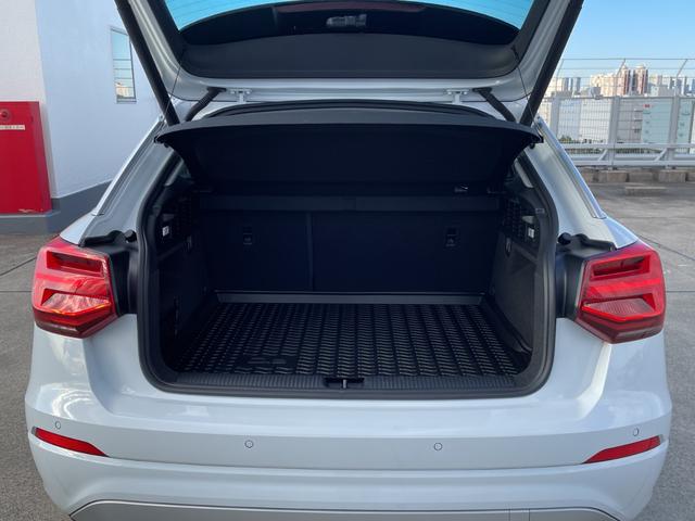 ＬＩＢＥＲＡＬＡは、ＢＭＷ・メルセデス・アウディというドイツのプレミアム３ブランドを中心とした、各ブランドを同時に乗り較べる事ができます。