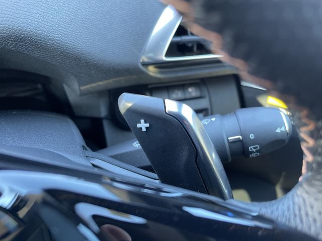 ３００８ ＧＴ　ブルーＨＤｉ　ガラスサンルーフ　ハーフレザーシート　電動パワーシート　シートヒーター　純正ＬＥＤヘッドライト　純正１８インチアルミホイール　オートテールゲート　パドルシフト　バックモニター　ブラインドスポットモニタ（16枚目）