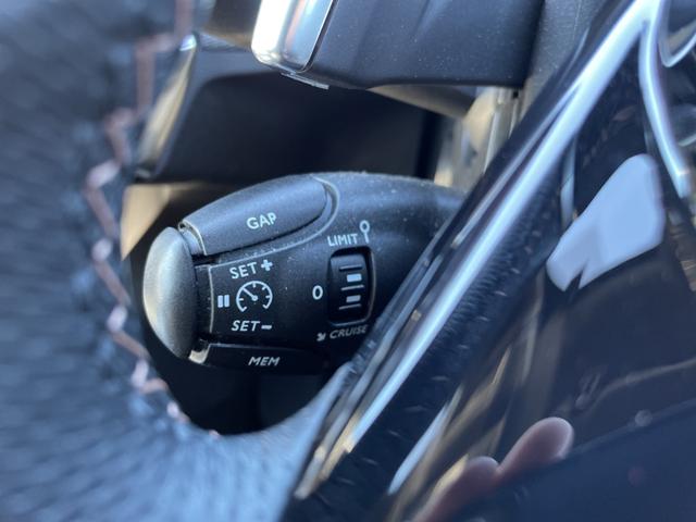 ３００８ ＧＴ　ブルーＨＤｉ　ガラスサンルーフ　ハーフレザーシート　電動パワーシート　シートヒーター　純正ＬＥＤヘッドライト　純正１８インチアルミホイール　オートテールゲート　パドルシフト　バックモニター　ブラインドスポットモニタ（17枚目）