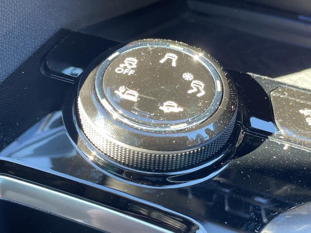 ３００８ ＧＴ　ブルーＨＤｉ　ガラスサンルーフ　ハーフレザーシート　電動パワーシート　シートヒーター　純正ＬＥＤヘッドライト　純正１８インチアルミホイール　オートテールゲート　パドルシフト　バックモニター　ブラインドスポットモニタ（20枚目）