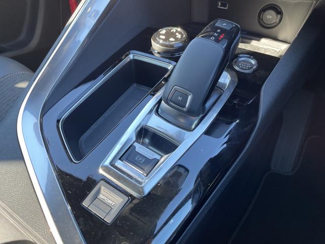 ３００８ ＧＴ　ブルーＨＤｉ　ガラスサンルーフ　ハーフレザーシート　電動パワーシート　シートヒーター　純正ＬＥＤヘッドライト　純正１８インチアルミホイール　オートテールゲート　パドルシフト　バックモニター　ブラインドスポットモニタ（21枚目）