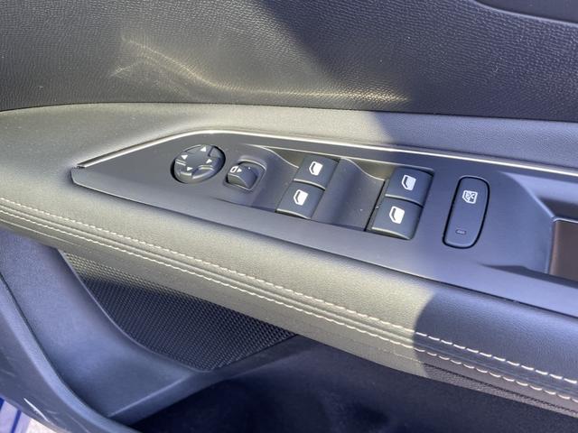 ３００８ ＧＴ　ブルーＨＤｉ　ガラスサンルーフ　ハーフレザーシート　電動パワーシート　シートヒーター　純正ＬＥＤヘッドライト　純正１８インチアルミホイール　オートテールゲート　パドルシフト　バックモニター　ブラインドスポットモニタ（27枚目）