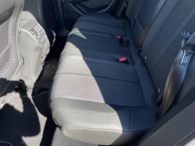 ３００８ ＧＴ　ブルーＨＤｉ　ガラスサンルーフ　ハーフレザーシート　電動パワーシート　シートヒーター　純正ＬＥＤヘッドライト　純正１８インチアルミホイール　オートテールゲート　パドルシフト　バックモニター　ブラインドスポットモニタ（42枚目）