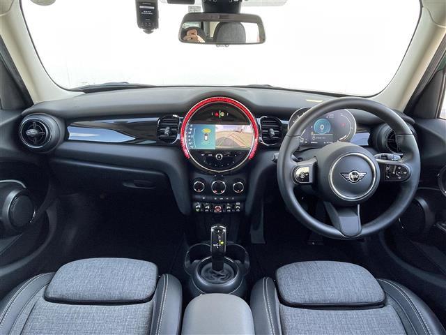 ＭＩＮＩ クーパーＳＤ　クラシック・トリム　前方ドライブレコーダー　アクティブクルーズコントロール　バックカメラ　ＥＴＣ２．０　ハーフレザーシート　前後ＰＤＣ　ドライビングモードスイッチ　ＡｐｐｌｅＣａｒＰｌａｙ　ＡｎｄｒｏｉｄＡｕｔｏ（2枚目）